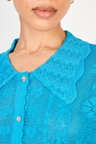 Bright blue intarsia flower crochet knit tee_3