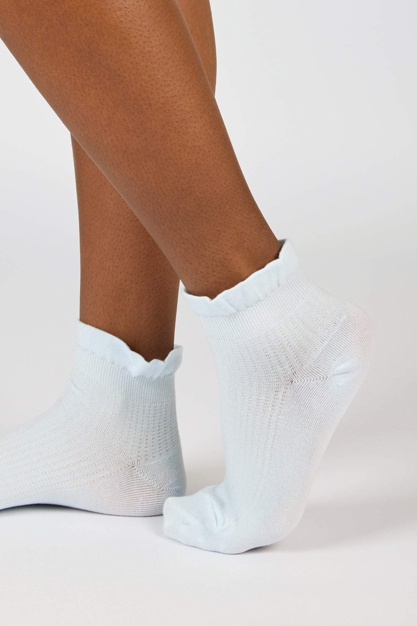 Blue large ruffle trim ankle socks_3