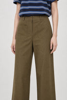 Brown pocket front tailored trousers_3