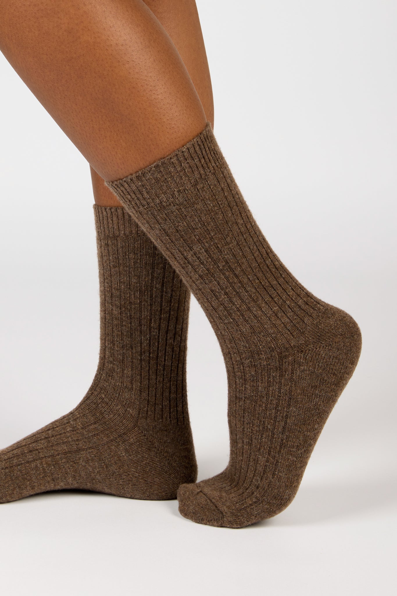 Brown ribbed cashmere wool blend socks_3