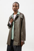 Brown shiny vegan leather large collar short trench coat_2