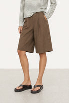 Brown smart pleated tailored shorts_3