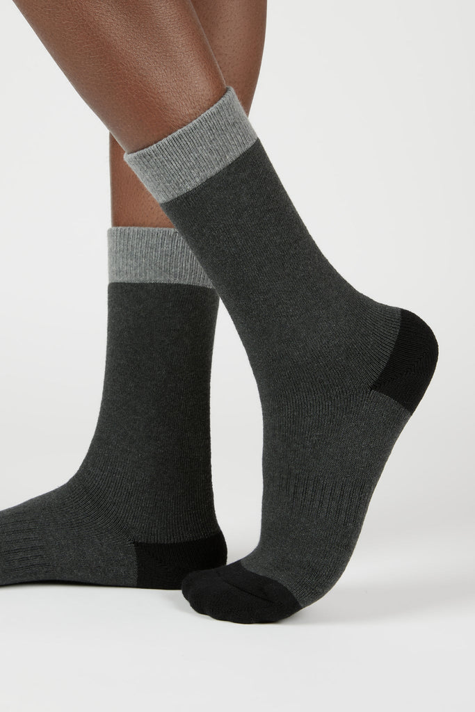 Charcoal smooth tricolour block socks_1