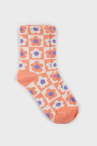 Coral daisy checkered socks_2