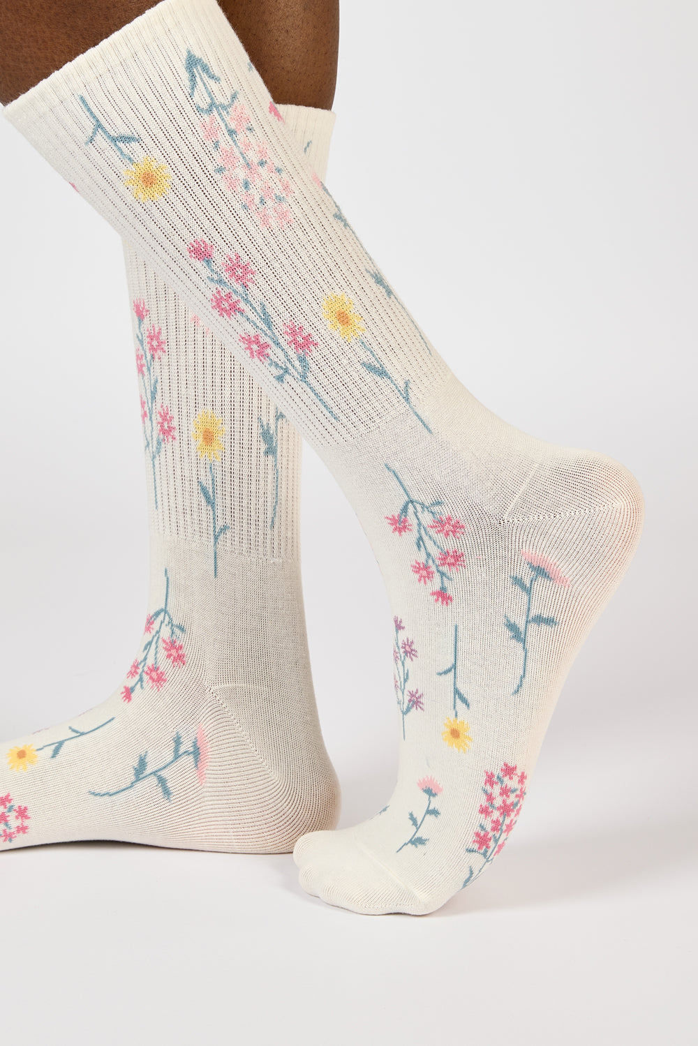 Cream scattered wild flower socks_2