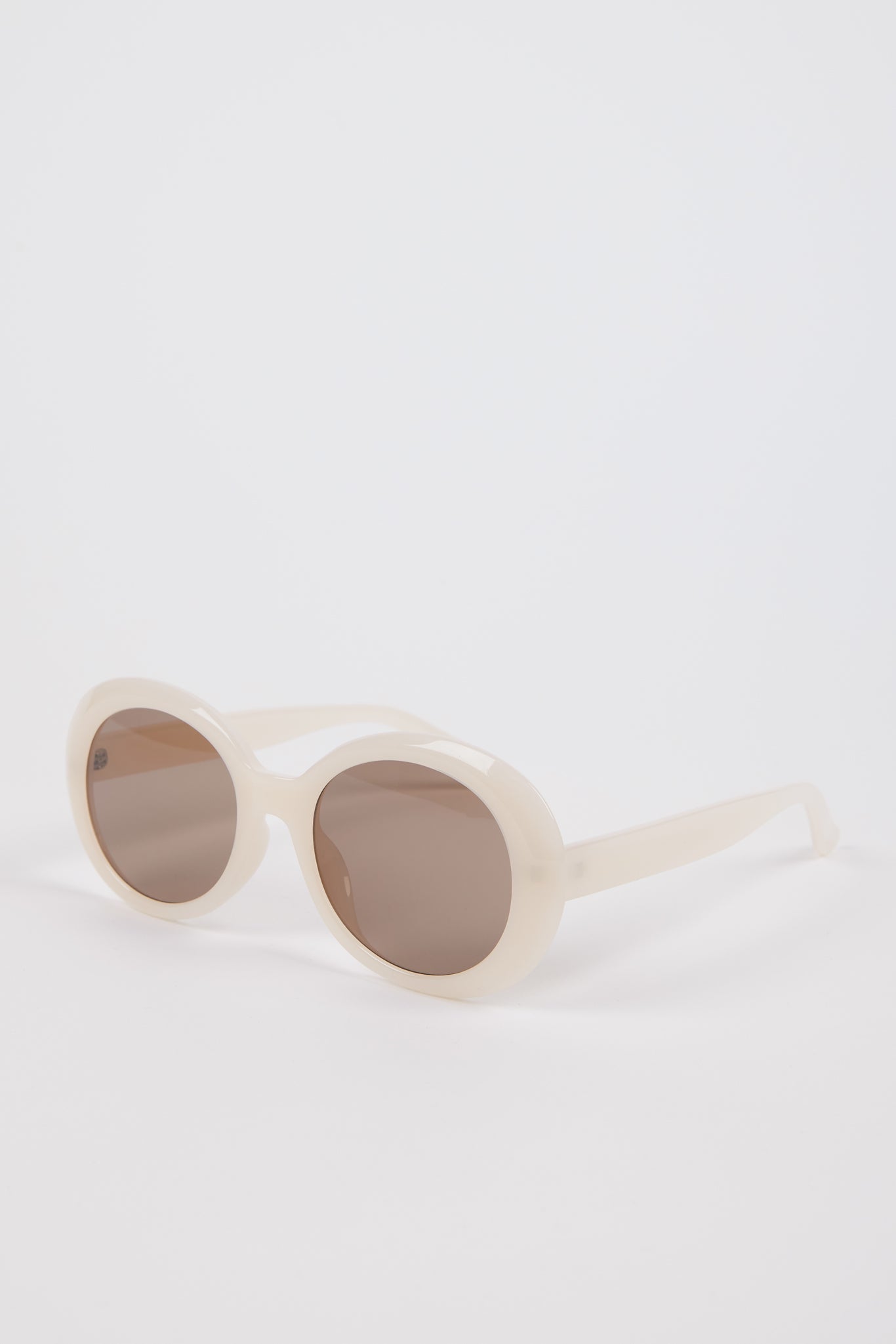 Cream and brown lens round sunglasses