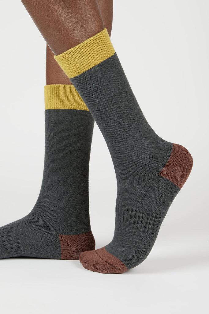 Dark grey smooth tricolour block socks_1