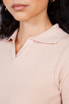Dusty pink ribbed collar knit tee_4