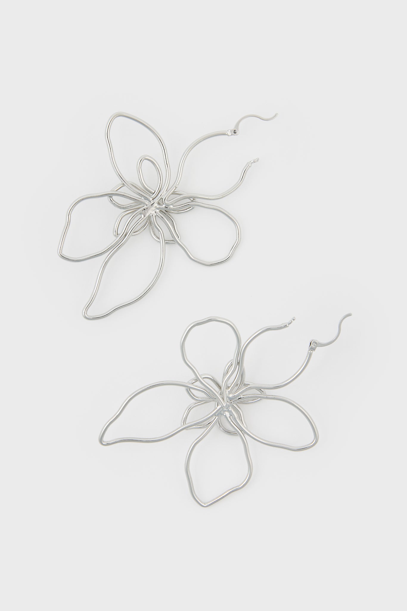 Silver wire flower hoop earrings_2