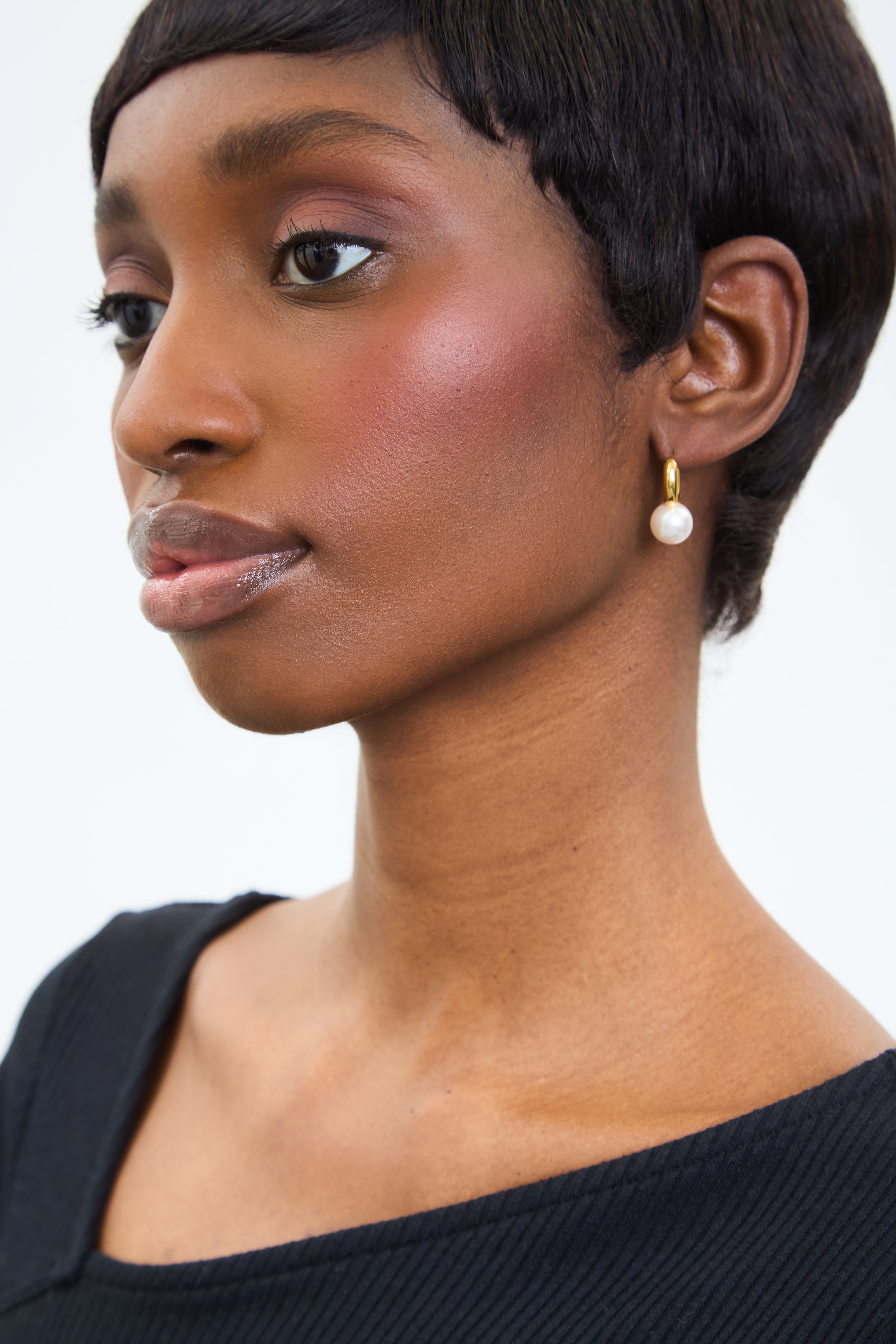 Gold large pearl drop hoop earrings_4