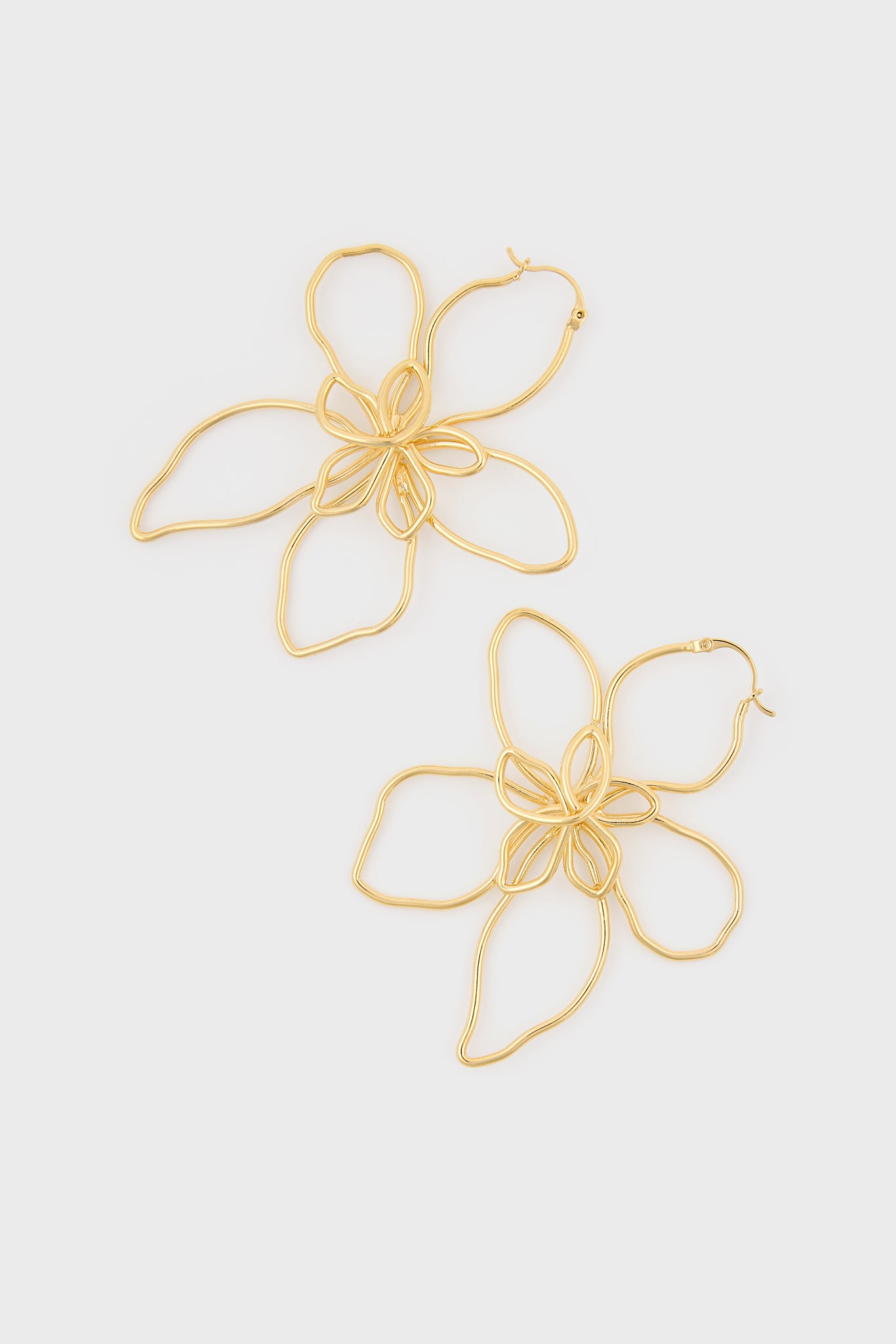 Gold wire flower hoop earrings_1