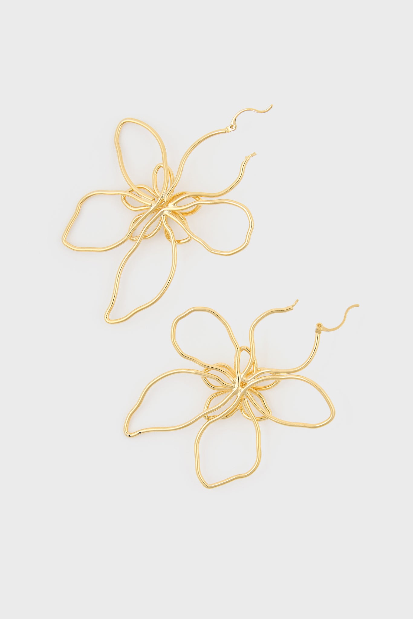 Gold wire flower hoop earrings_2