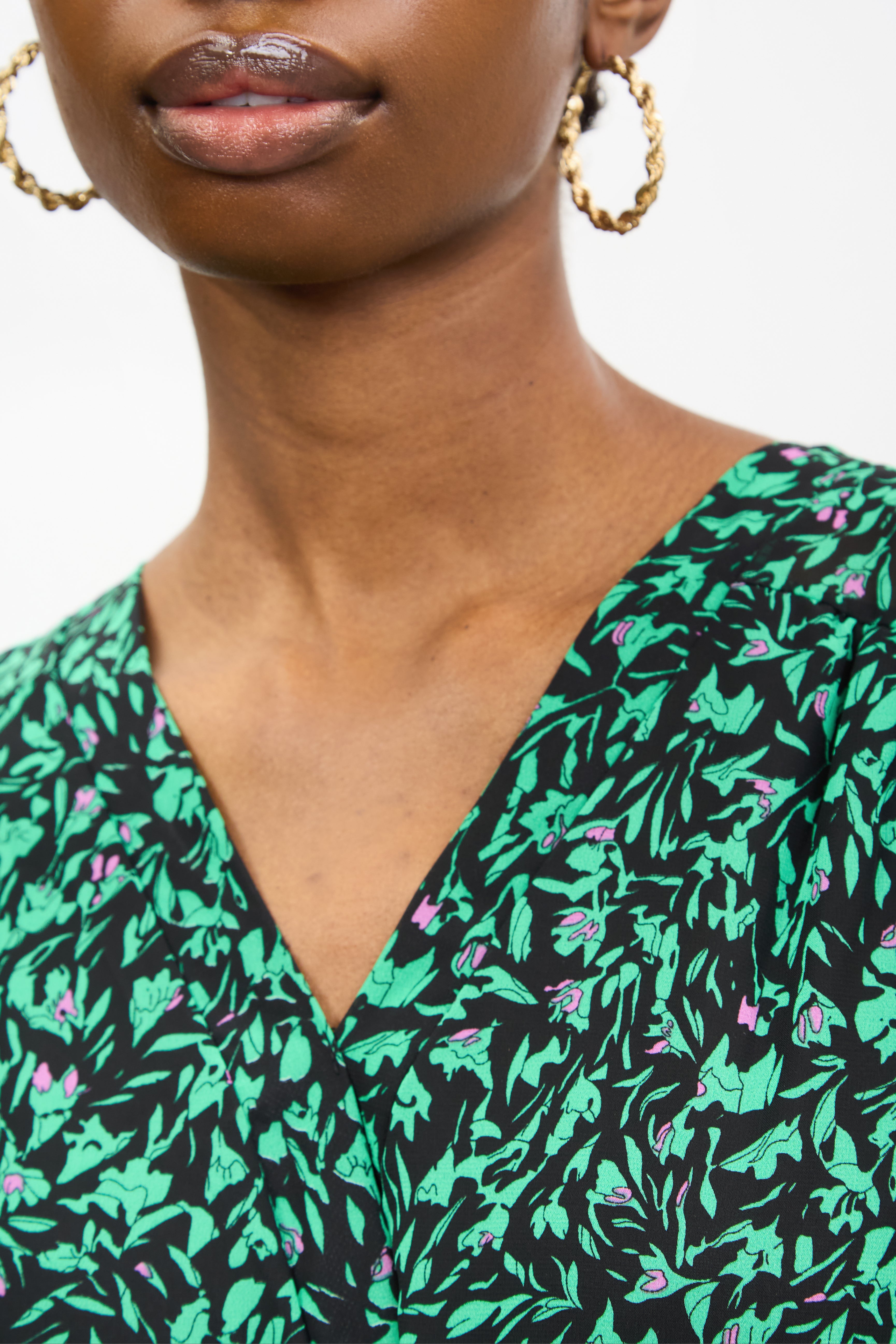 Green and black floral print V neck midi dress_4