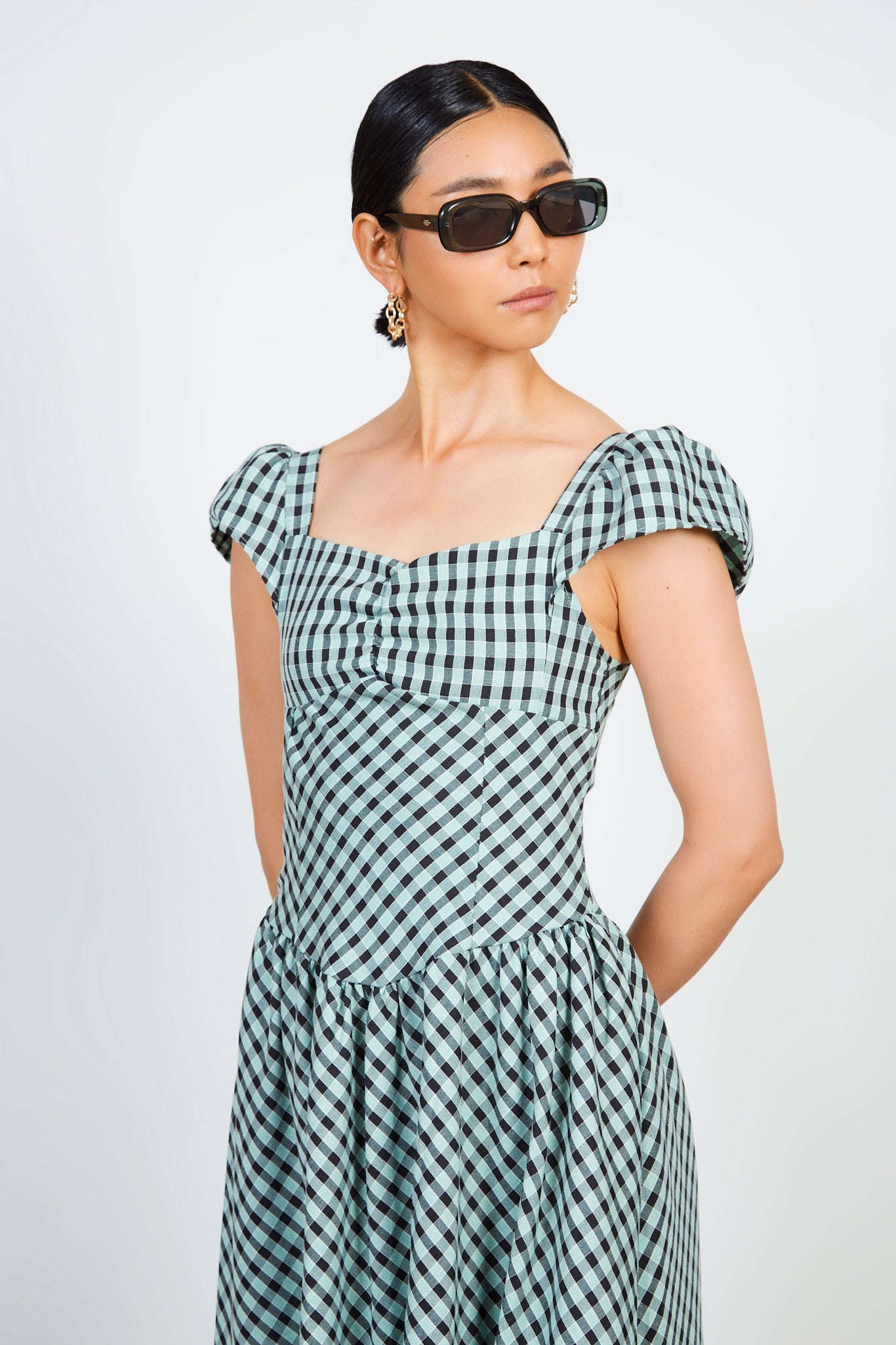 Green and black panel front midi dress_4