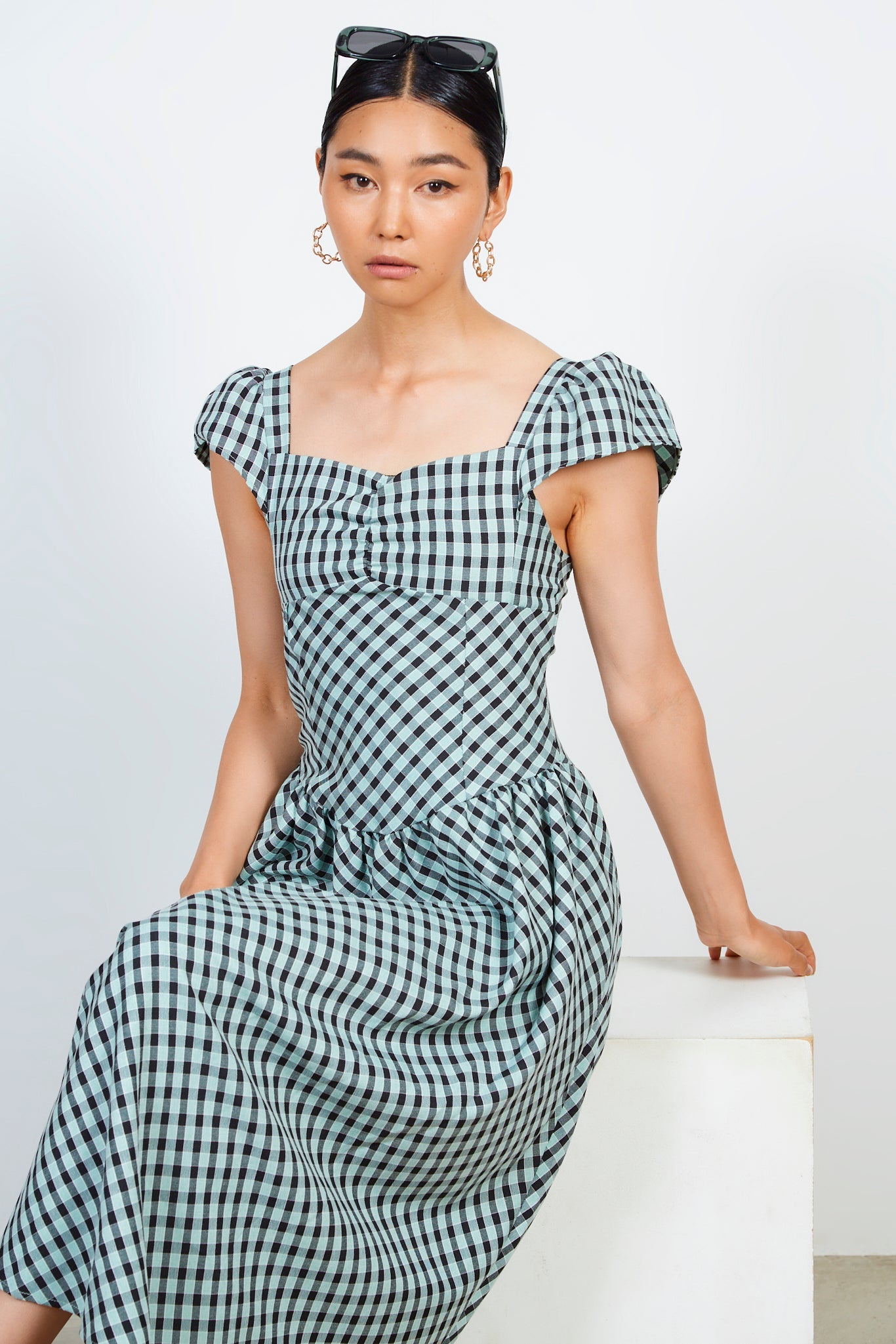 Green and black panel front midi dress_1