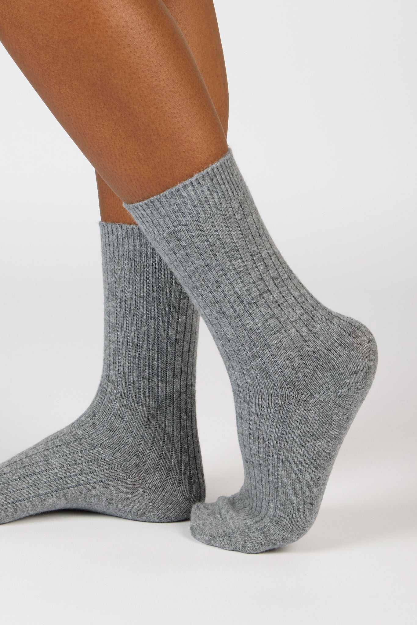 Grey ribbed cashmere wool blend socks_3
