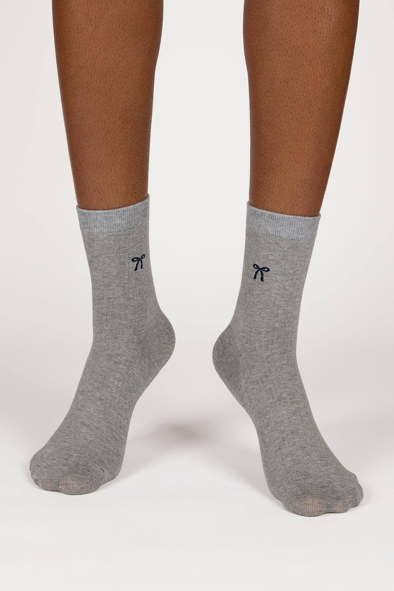 Grey single black ribbon ribbed socks_4