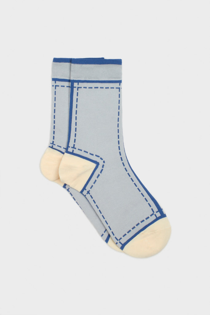 Grey and cream dotted outline graphic socks_3