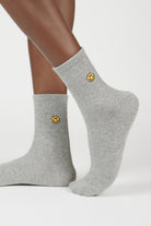 Grey ribbed ankle smiley face socks_1
