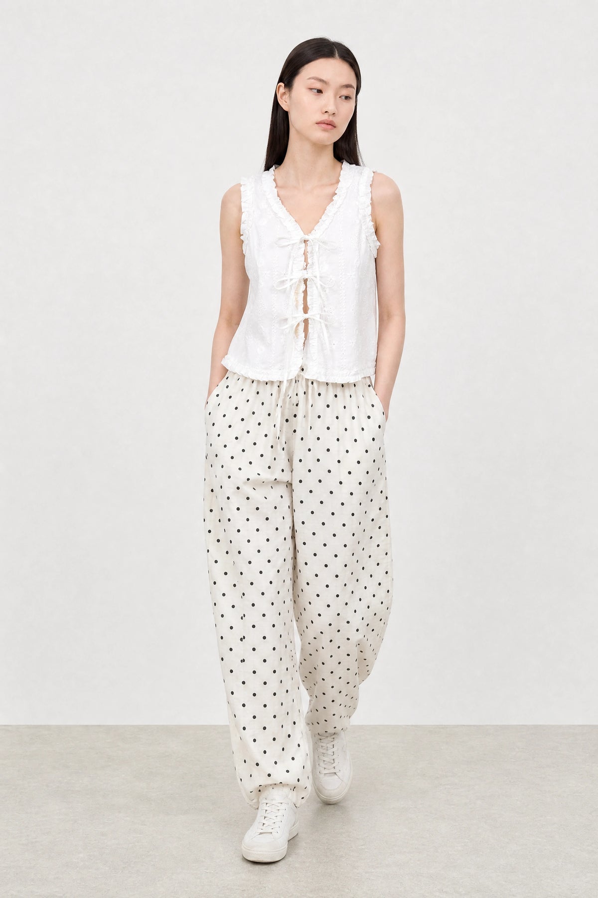 Ivory and black polka dot linen blend slouchy trousers_4