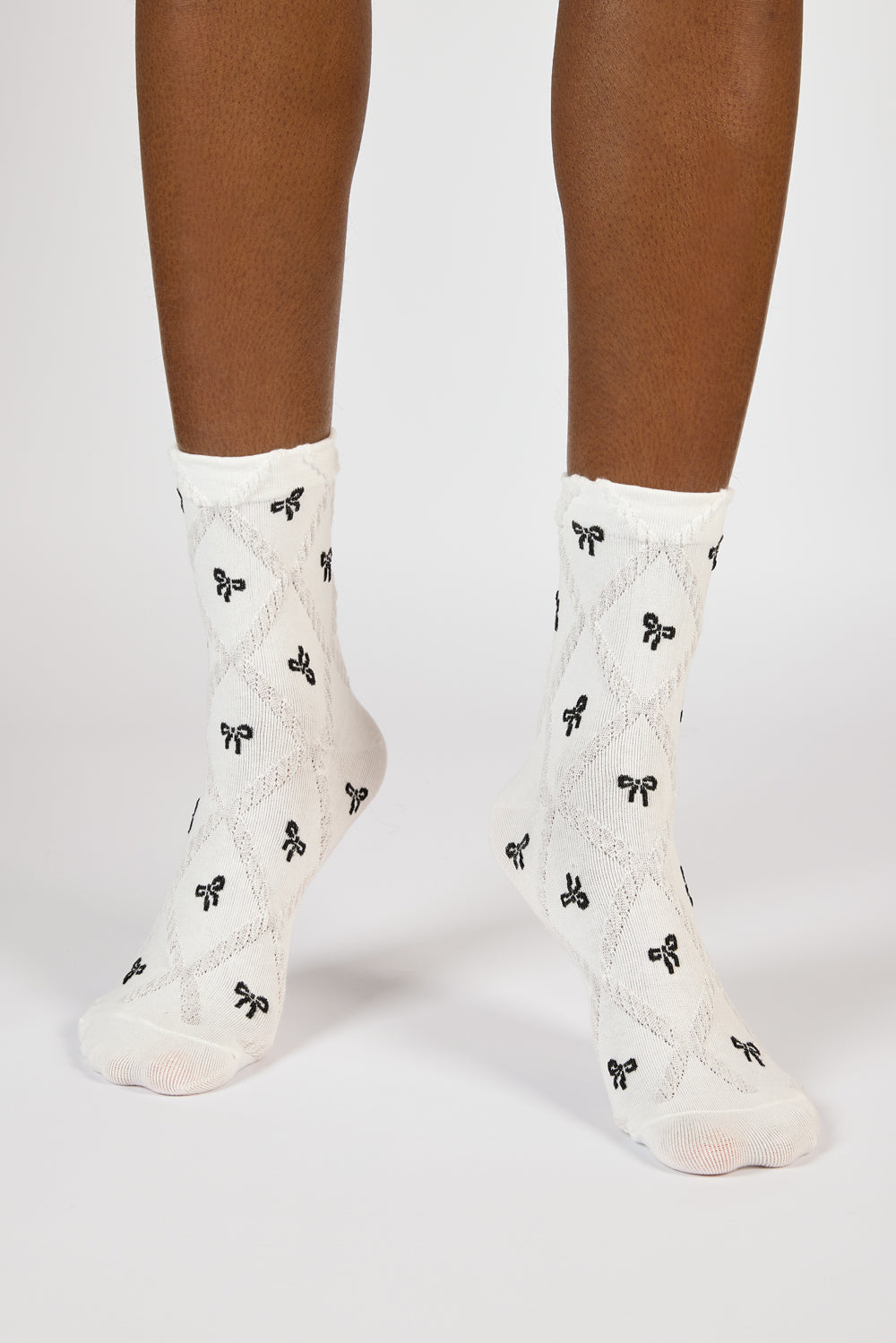 Ivory and black tiny bow diamond texture socks_2