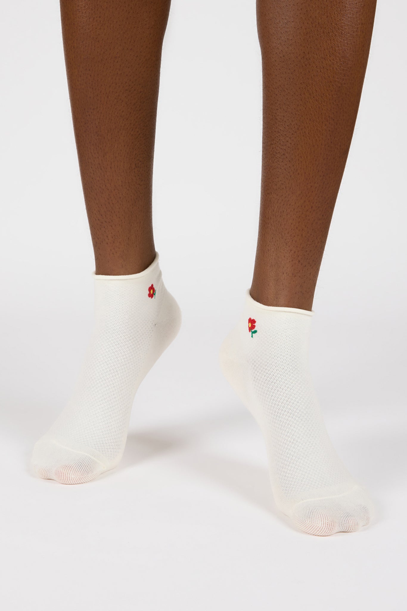 Ivory and red metallic flower ankle socks_2
