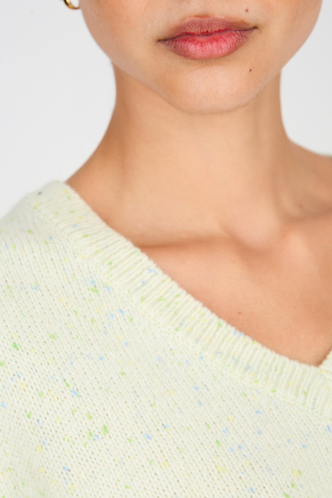 Ivory flecked wool blend V neck sweater vest_3