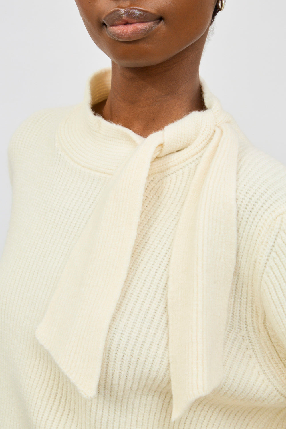 Ivory thick tie neck ribbed jumper