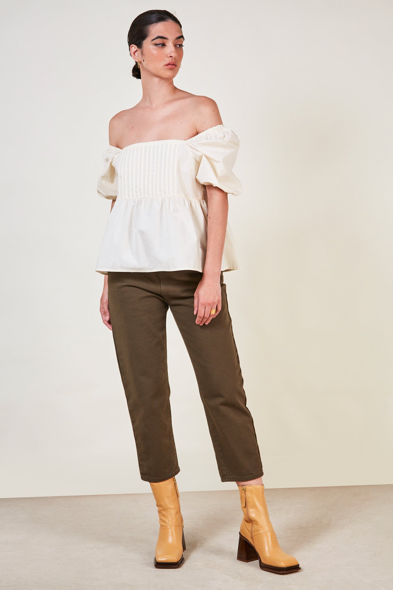 Ivory lined yoke short sleeved top_5