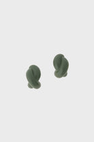 Khaki enamel single twist earrings_1