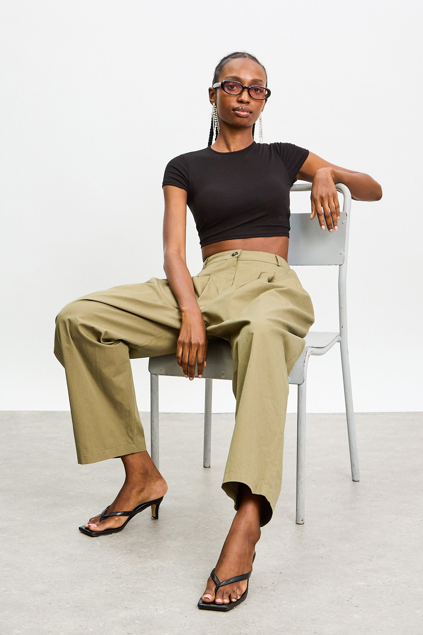 Khaki multipleat trousers_5