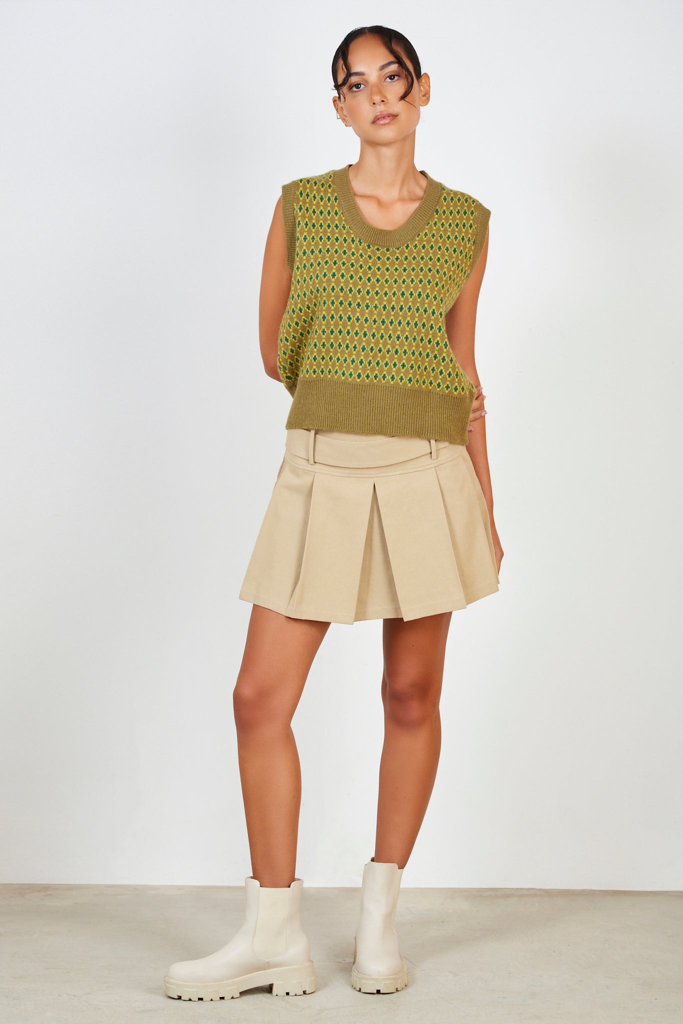 Khaki and green diamond print sweater vest_3