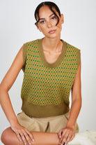 Khaki and green diamond print sweater vest_5