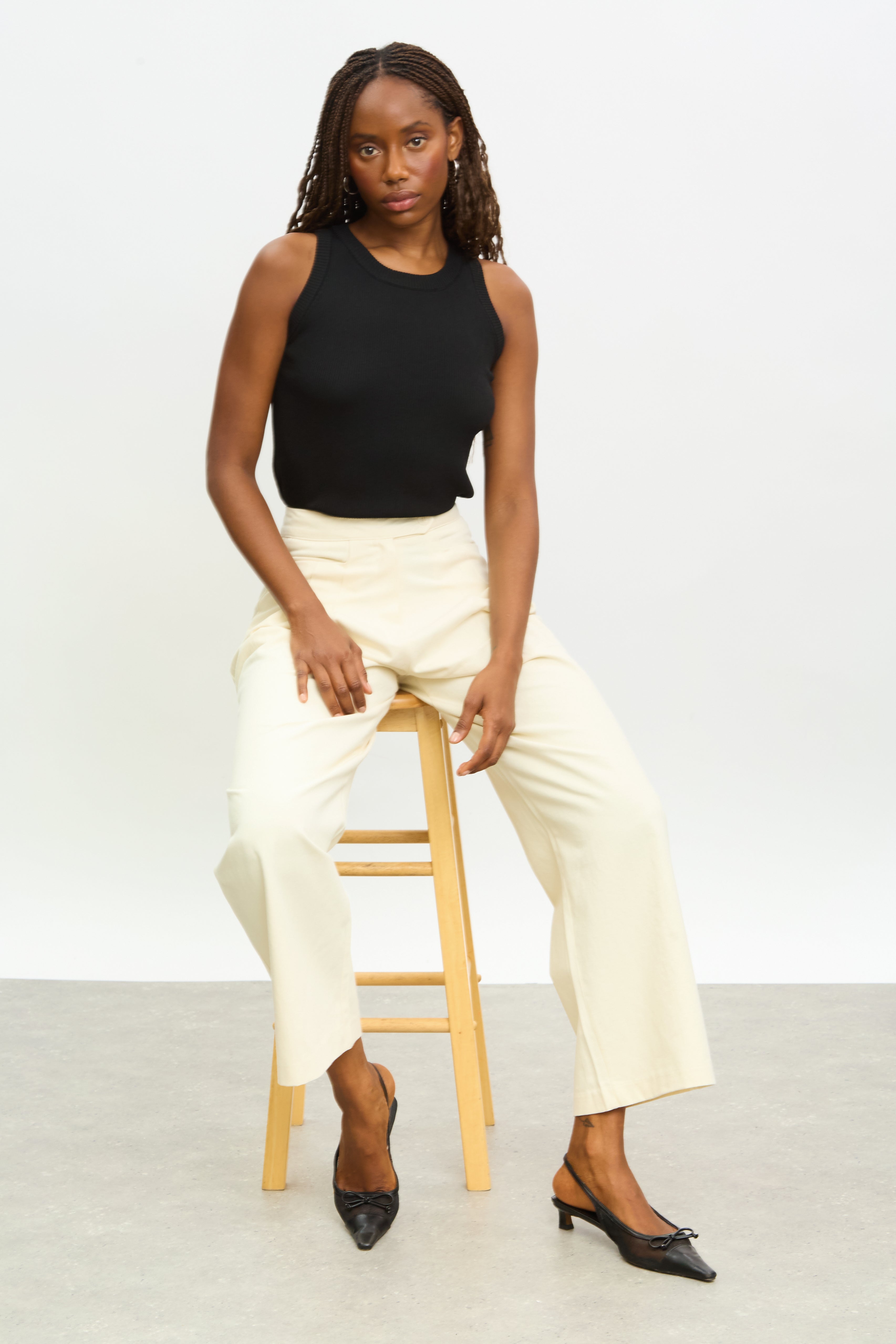 Light beige pleated horizontal pocket trousers_5