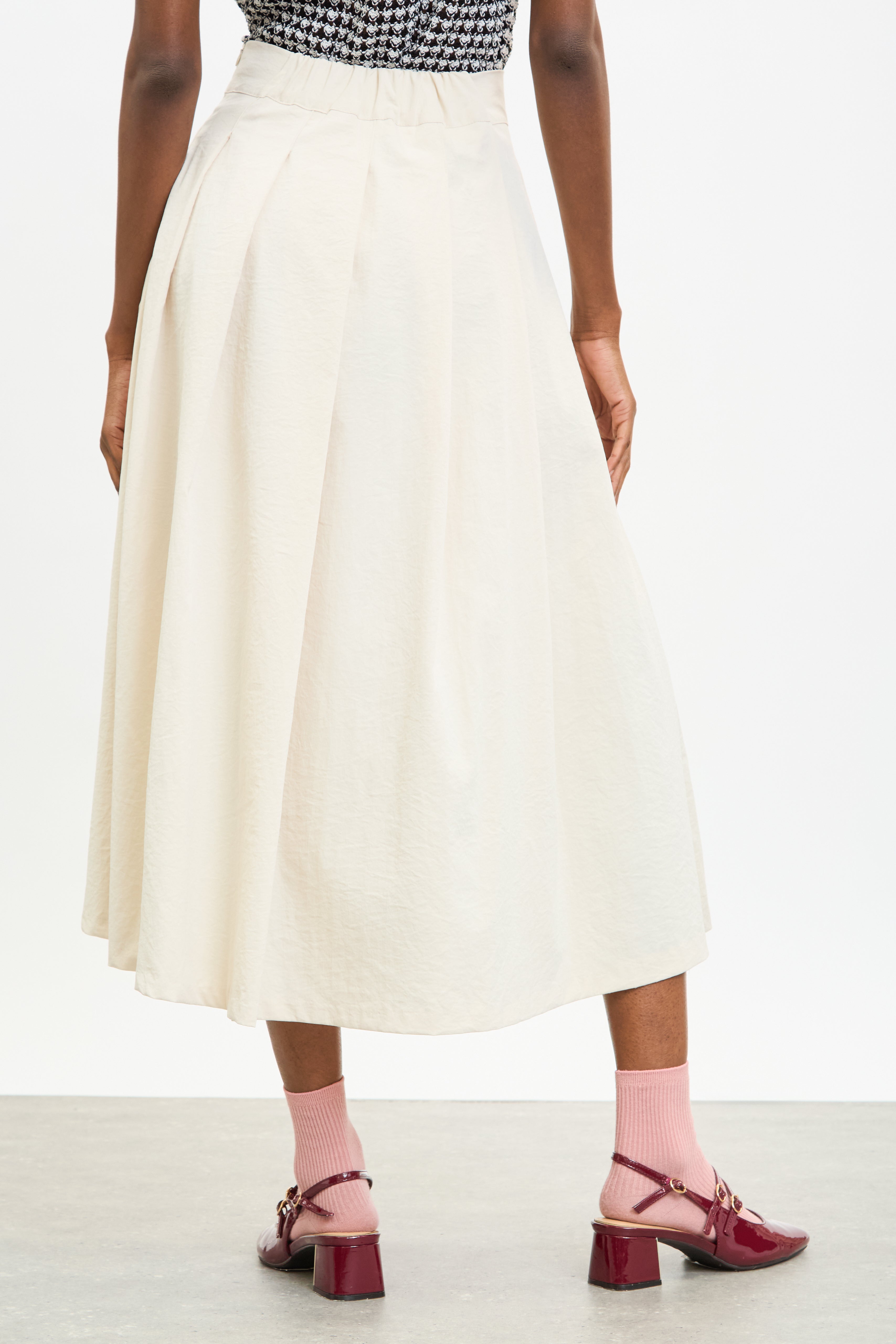 Light beige pleated waist midi skirt_2