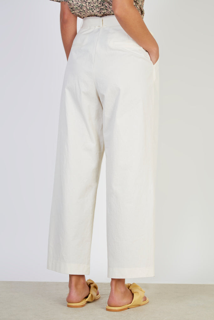 Light beige tailored belted trousers_2