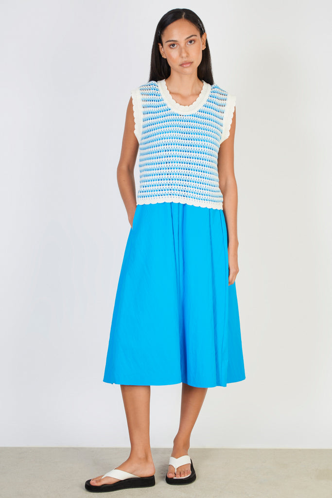 Light blue and white loose knit scalloped edge knit tank_5