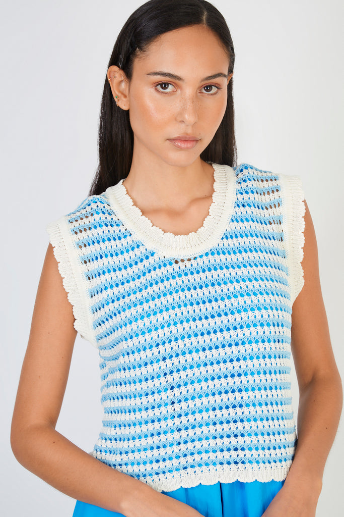 Light blue and white loose knit scalloped edge knit tank_2