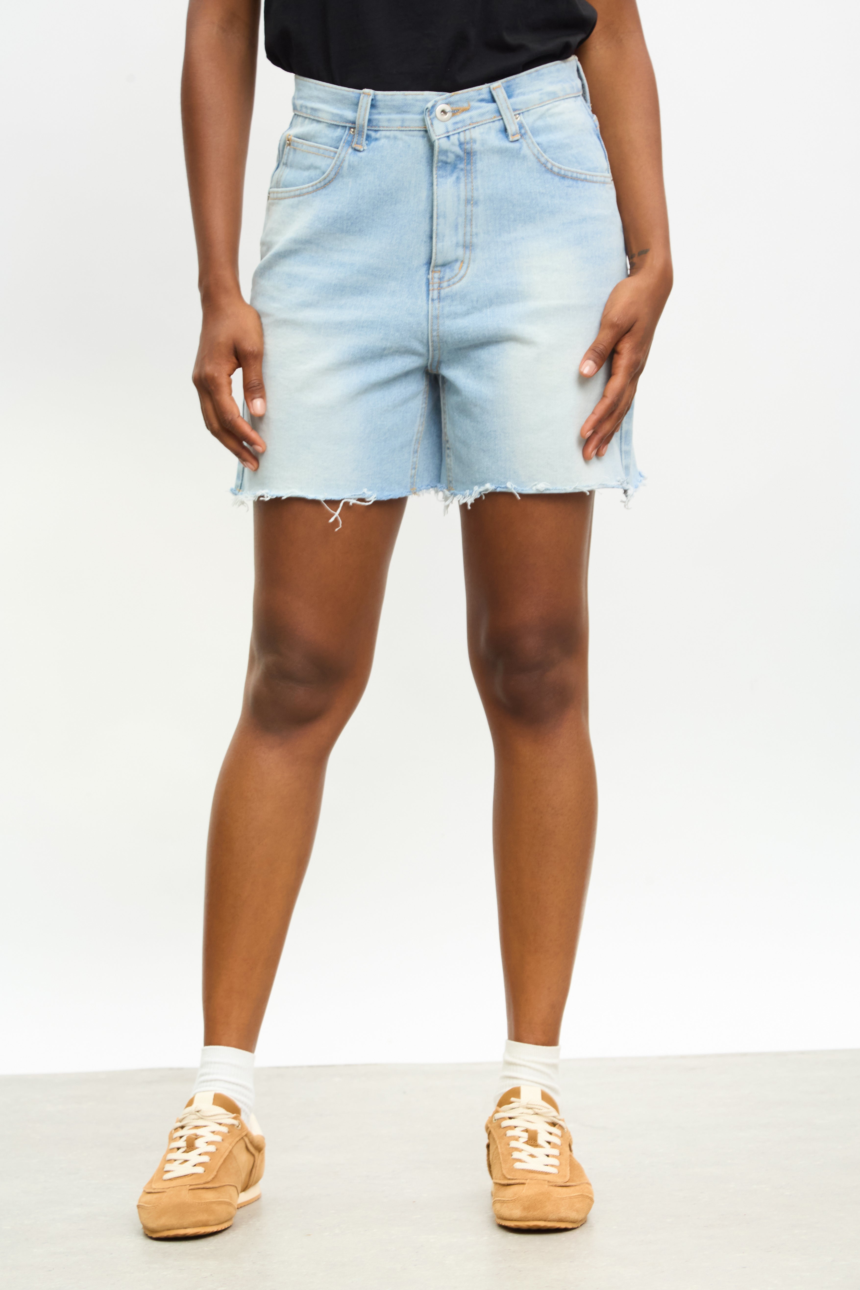 Light blue raw hem denim shorts_1