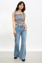 Light blue wide leg frayed hem jeans_4