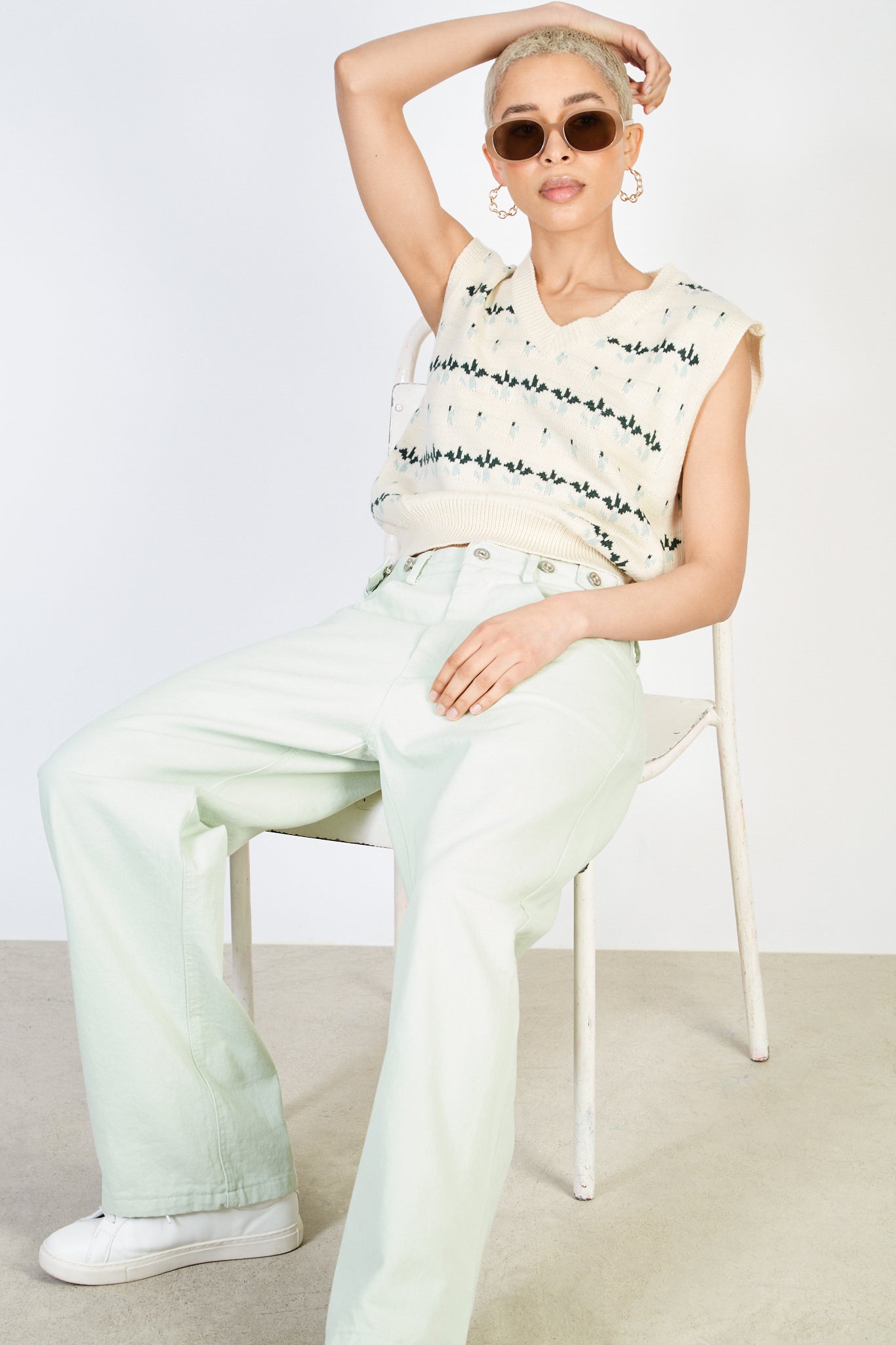 Light green adjustable waist double button jeans_5