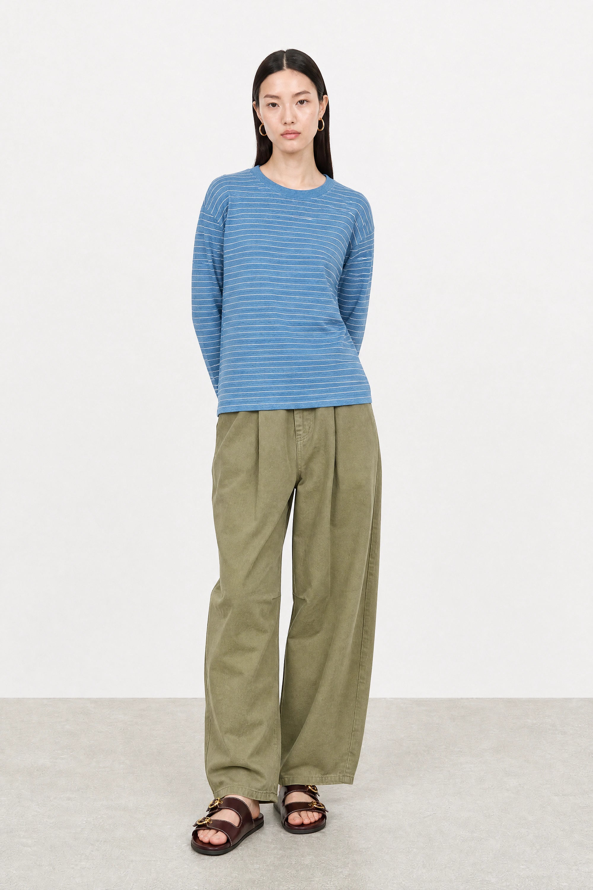 Light blue and white thin striped linen blend long sleeved tee_4