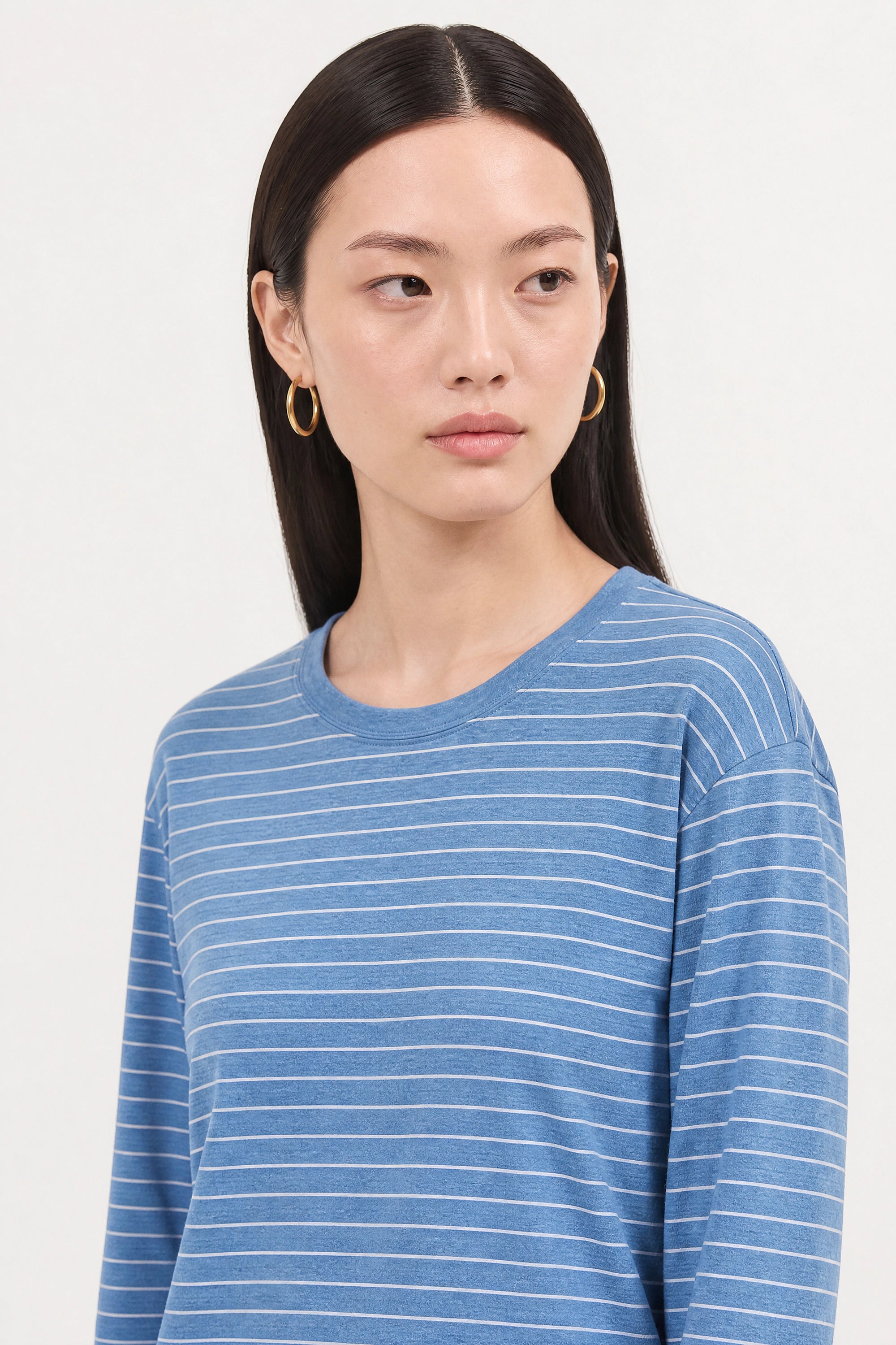 Light blue and white thin striped linen blend long sleeved tee_3