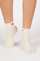 Light beige ruffle trim heart ankle socks_3