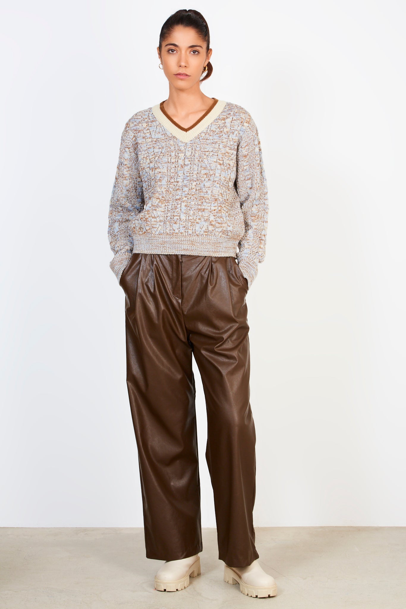 Light blue and brown mix knit varsity trim V-neck jumper_4