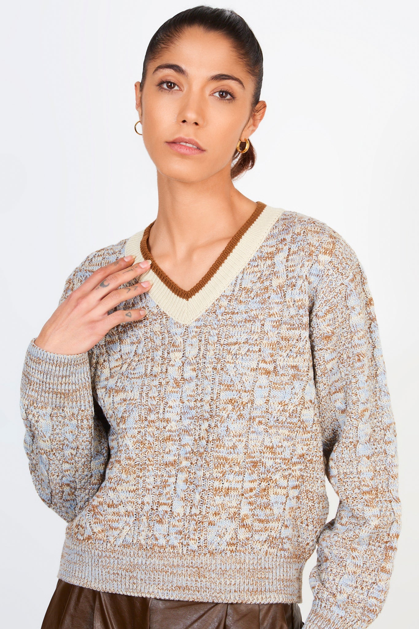 Light blue and brown mix knit varsity trim V-neck jumper_3