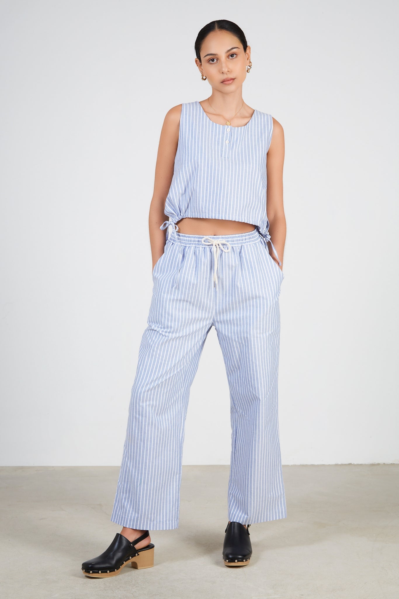 Light blue and white striped trousers_3