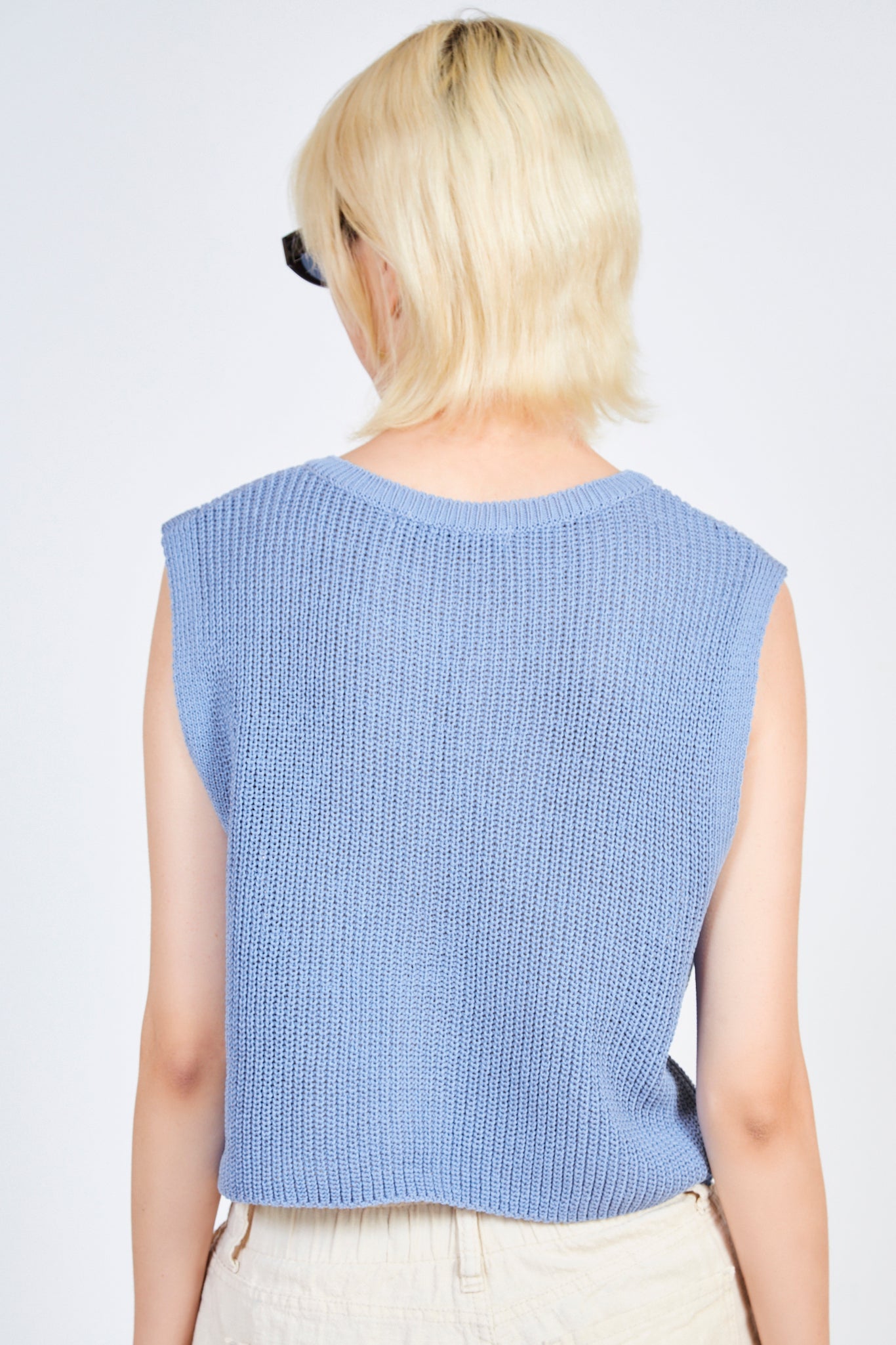 Light blue round neck zip knit vest_3