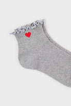 Light grey ruffle trim heart ankle socks_4