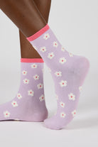 Lilac and white fuzzy flower contrast trim socks_1